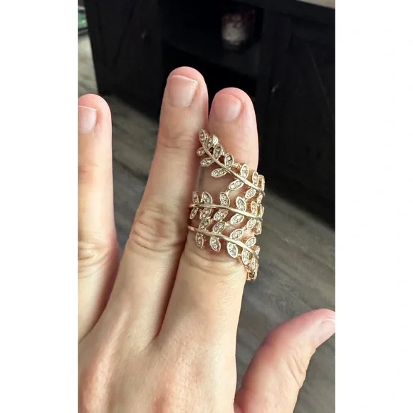 Brand New! Gold Rhinestone Wrap Around Ring - Picture 5 of 10